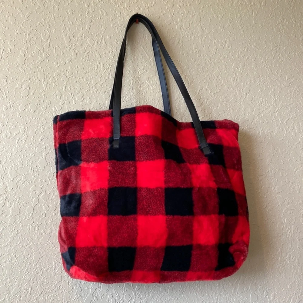 Faux Fur Black and Red Buffalo Plaid Zipper Tote Bag - Picture 4 of 13